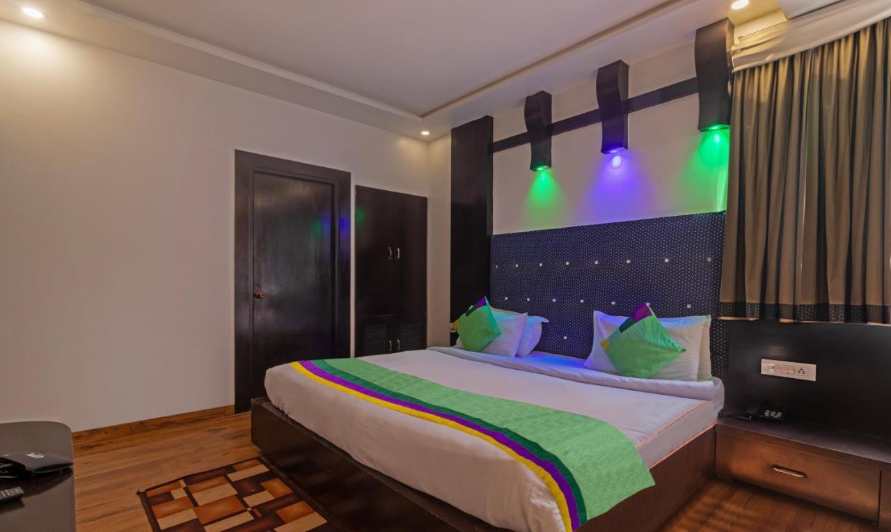 Treebo The Royal Taj, Near Taj Mahal Hotel Агра Екстериор снимка