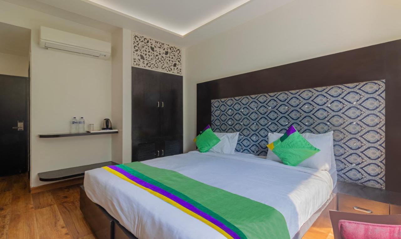 Treebo The Royal Taj, Near Taj Mahal Hotel Агра Екстериор снимка