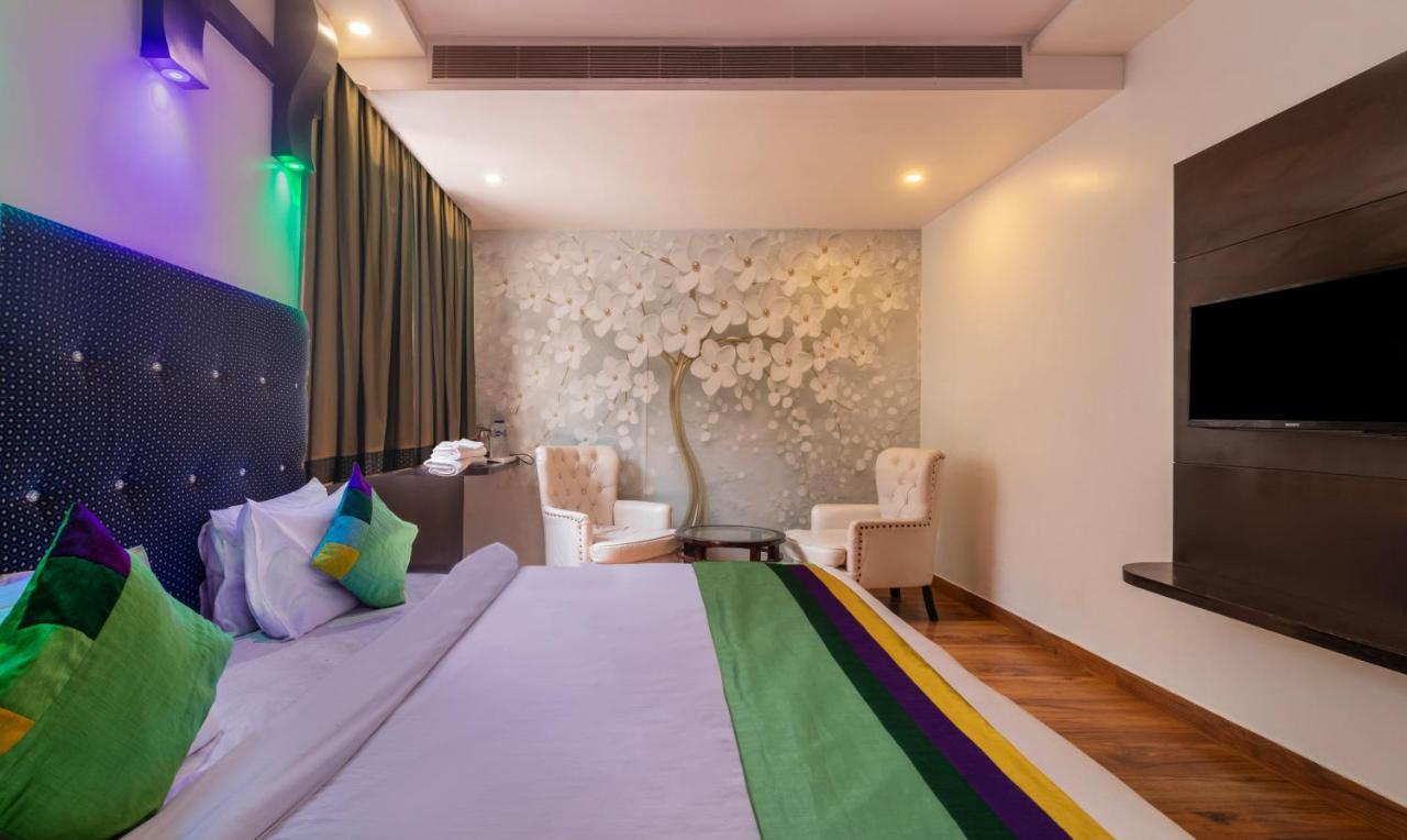 Treebo The Royal Taj, Near Taj Mahal Hotel Агра Екстериор снимка